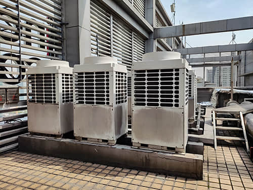 屋頂空調機組震動噪聲大，不切管道不抬設備方案這樣做！