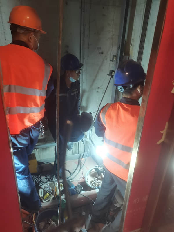 無機房電梯上下吵死了咋處理？